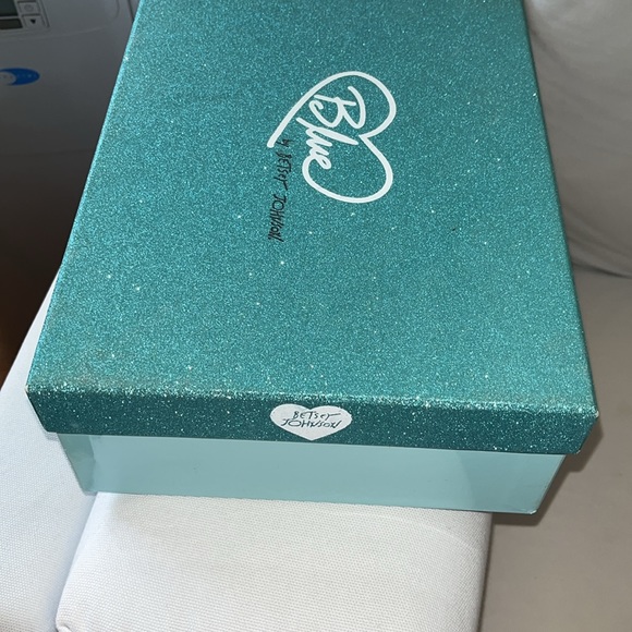 Blue by Betsey Johnson Tee Champagne Glitter Dress Sandals size 8.5 with box - Picture 8 of 8